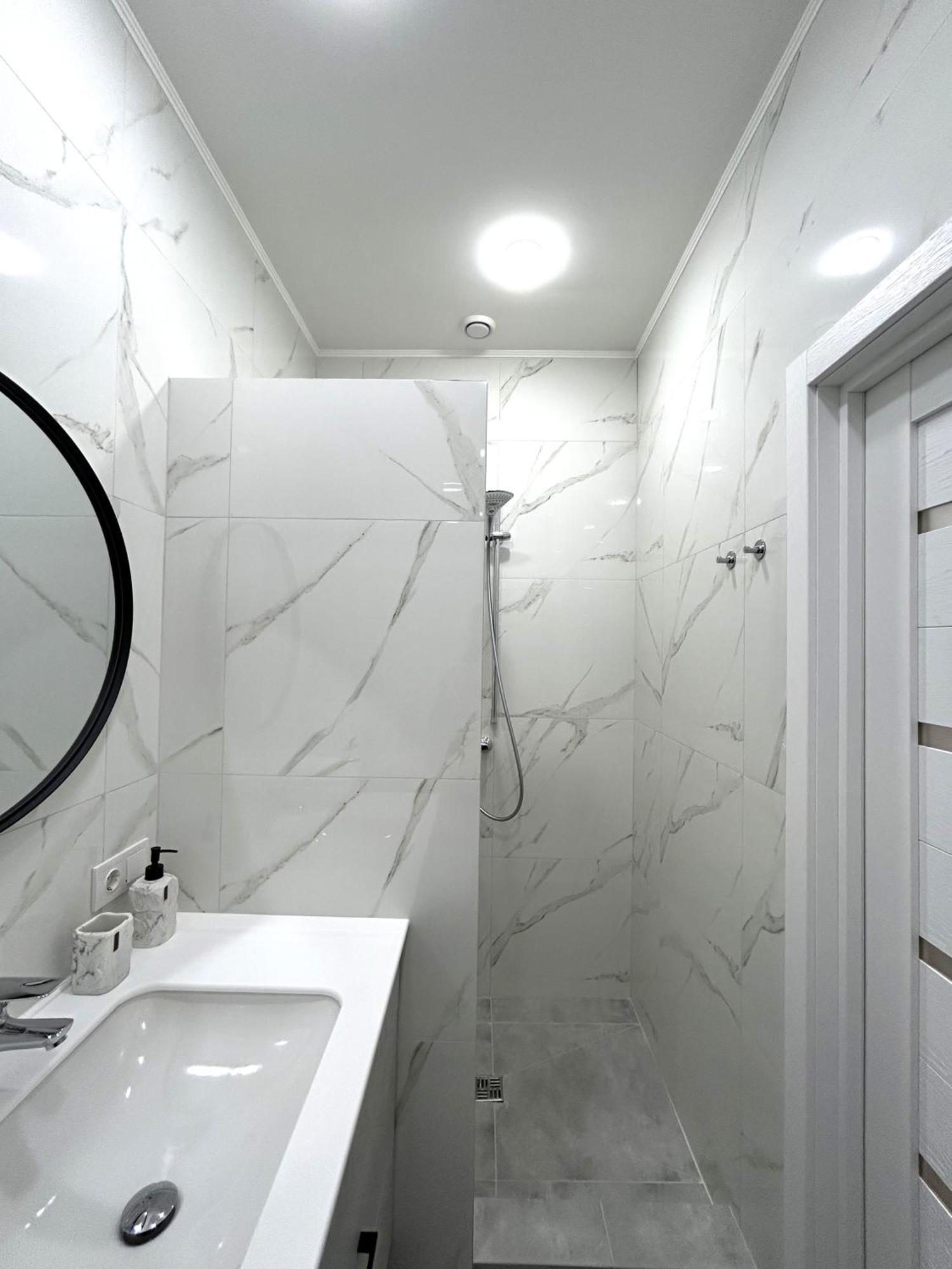 Modern Apartment, 100M To Opera リヴィウ エクステリア 写真