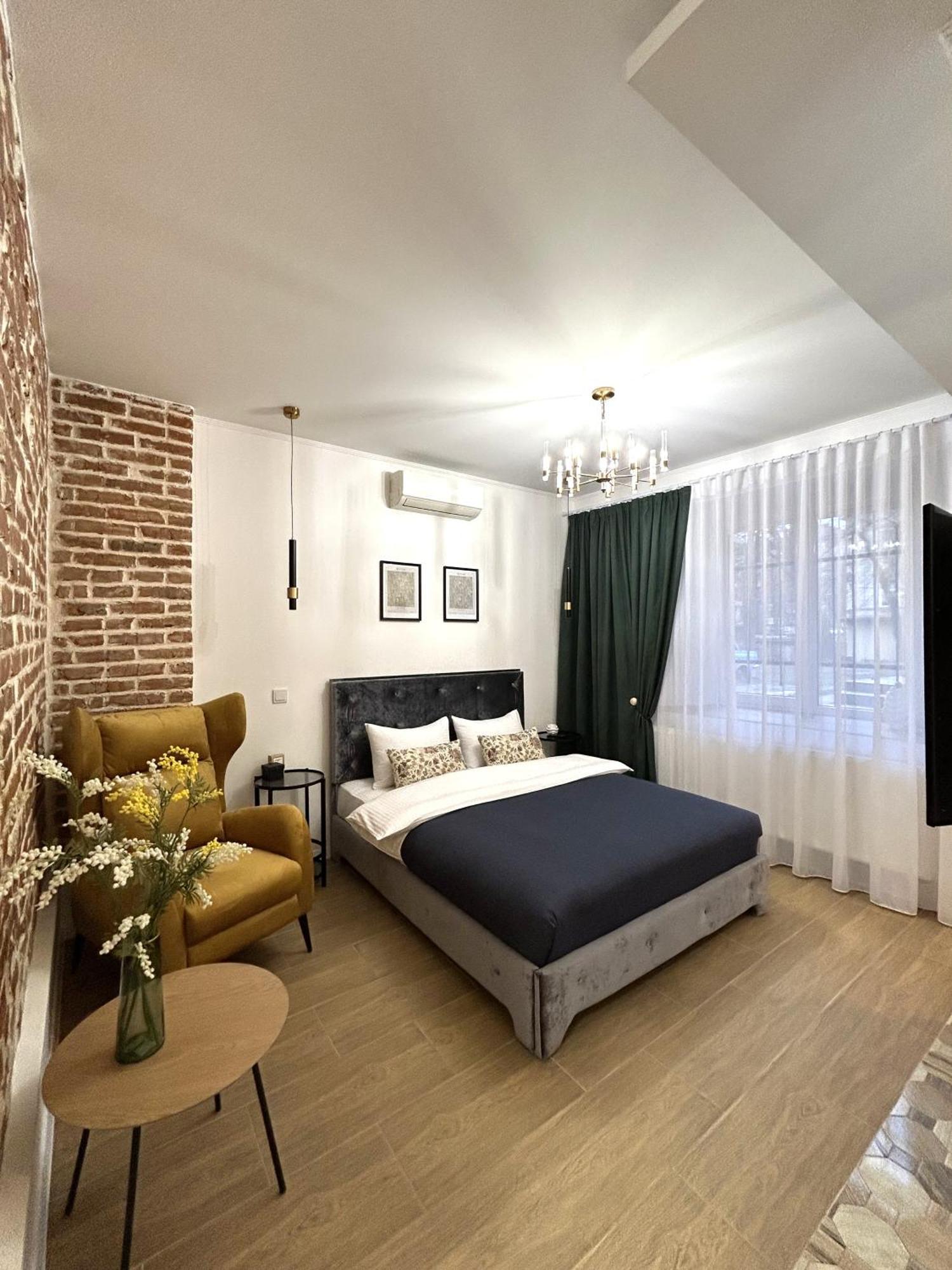 Modern Apartment, 100M To Opera リヴィウ エクステリア 写真