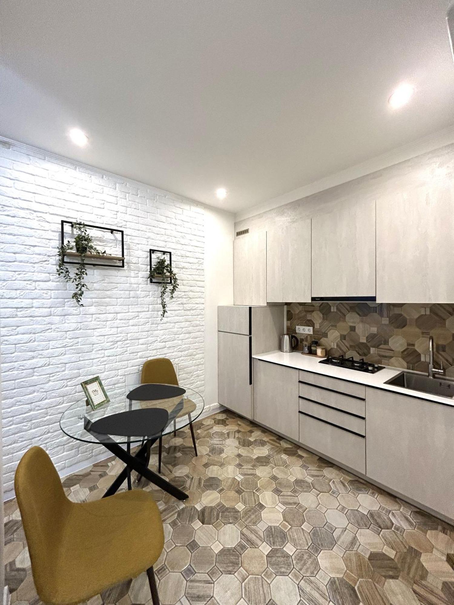 Modern Apartment, 100M To Opera リヴィウ エクステリア 写真