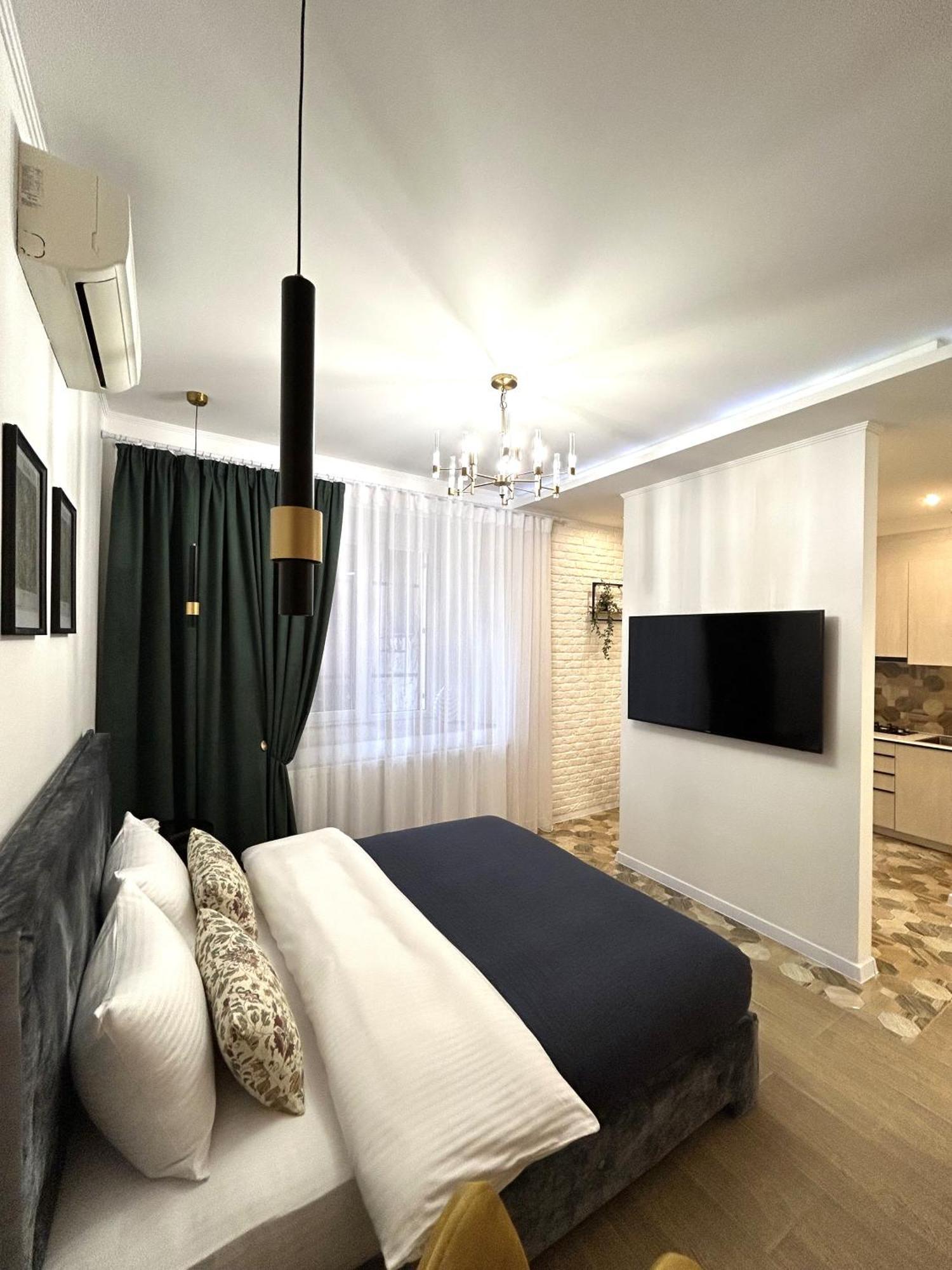 Modern Apartment, 100M To Opera リヴィウ エクステリア 写真
