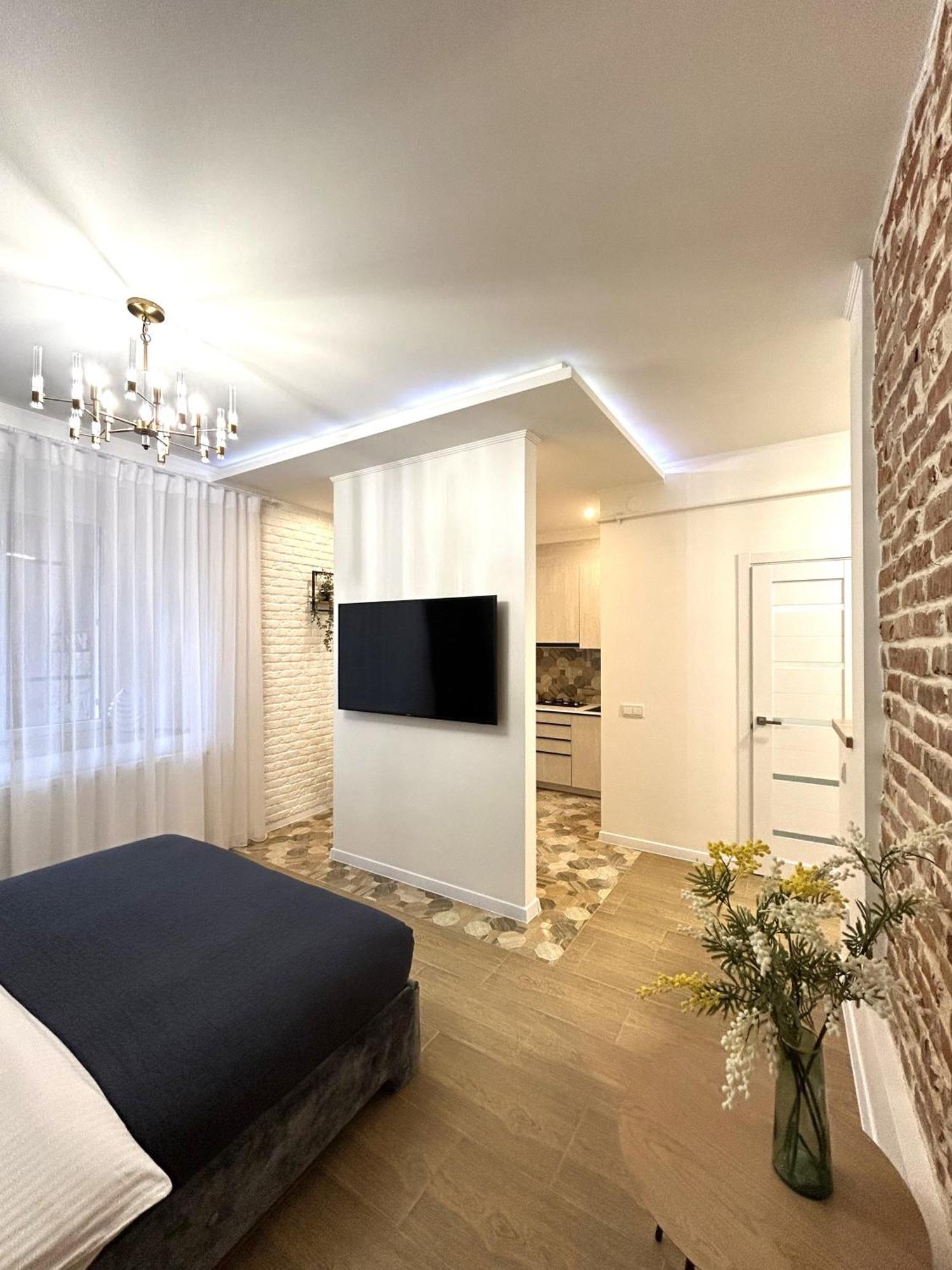 Modern Apartment, 100M To Opera リヴィウ エクステリア 写真