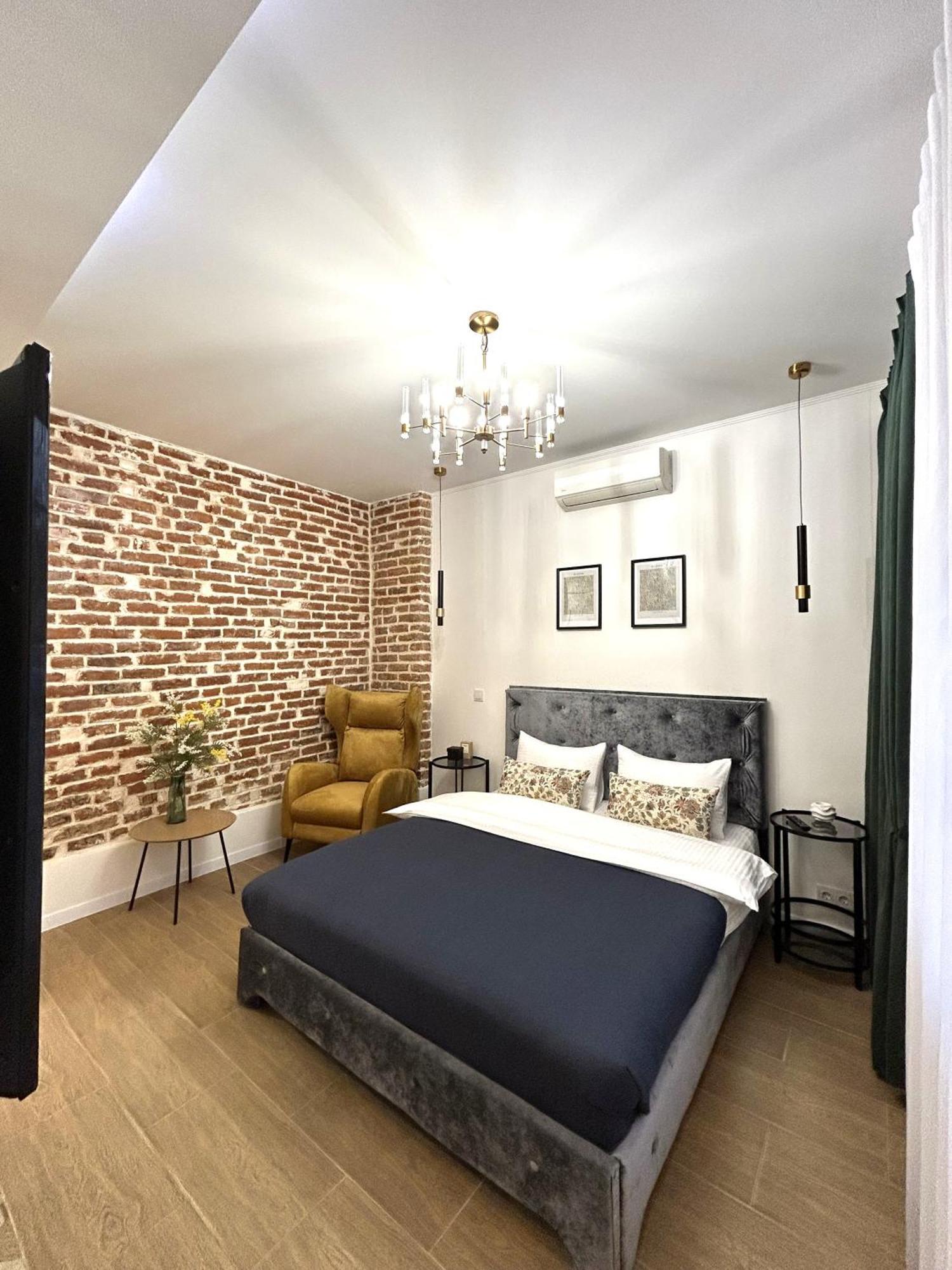 Modern Apartment, 100M To Opera リヴィウ エクステリア 写真