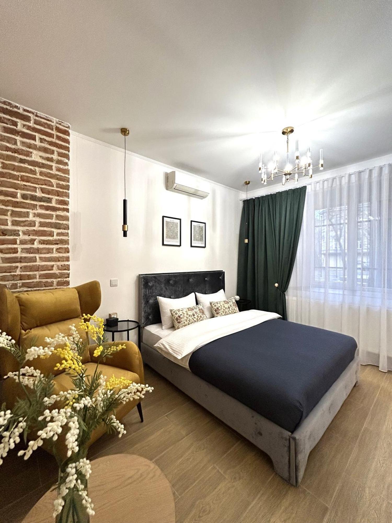 Modern Apartment, 100M To Opera リヴィウ エクステリア 写真