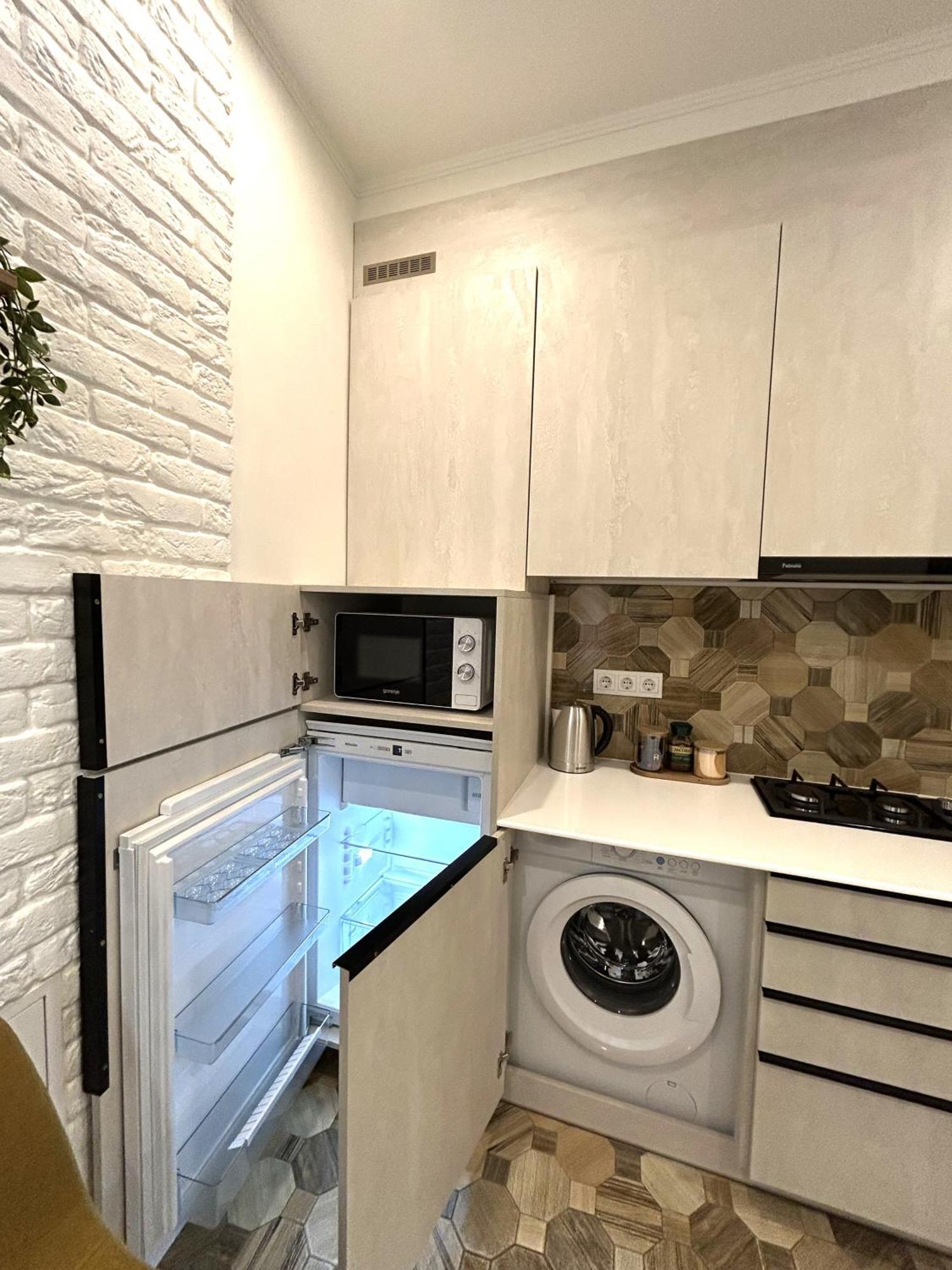Modern Apartment, 100M To Opera リヴィウ エクステリア 写真